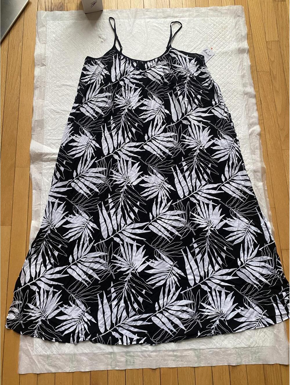 Joyspun Black and White Leaf Print Spaghetti Strap Dress 3X - Picture 7 of 12